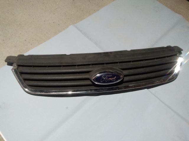 bontott FORD KUGA Hűtőrács