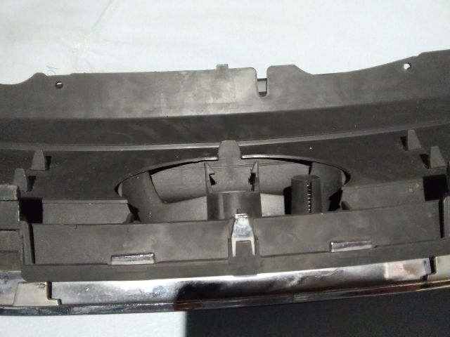 bontott FORD KUGA Hűtőrács