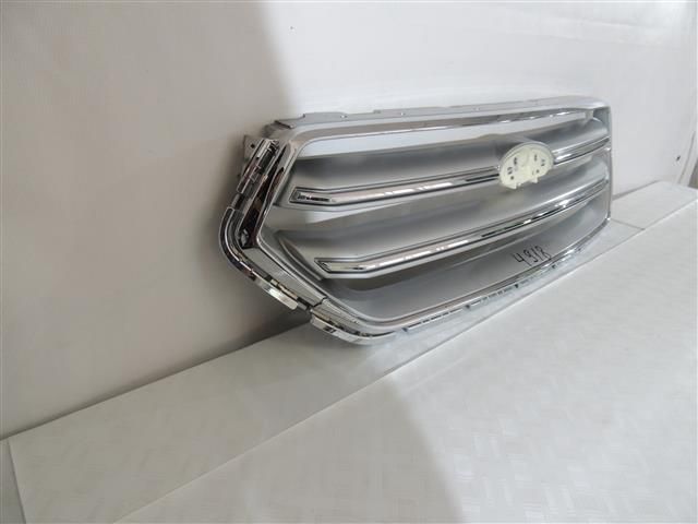 bontott FORD KUGA Hűtőrács