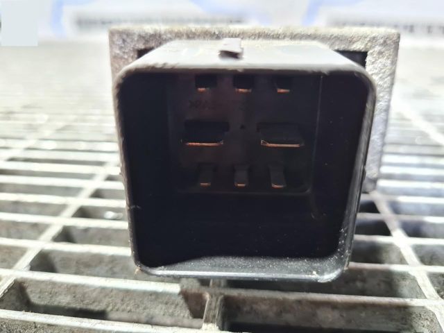 bontott FORD KUGA Izzító Relé