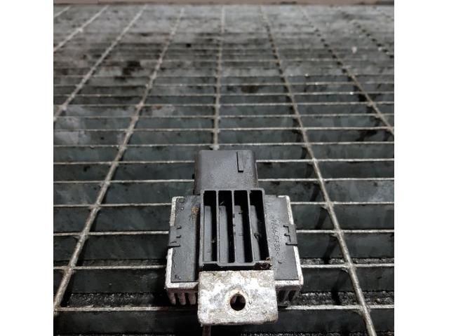 bontott FORD KUGA Izzító Relé