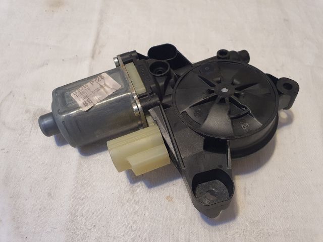 bontott FORD KUGA Jobb első Ablakemelő Motor