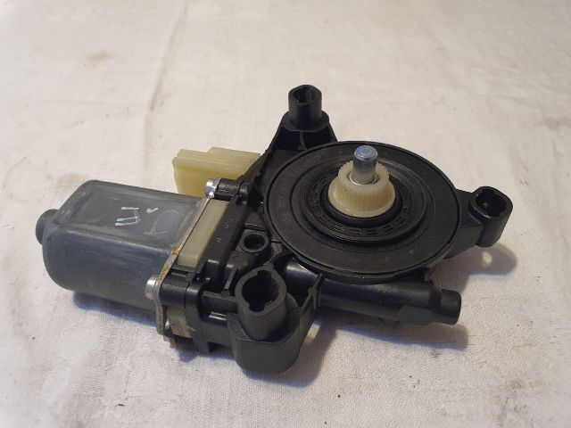 bontott FORD KUGA Jobb első Ablakemelő Motor