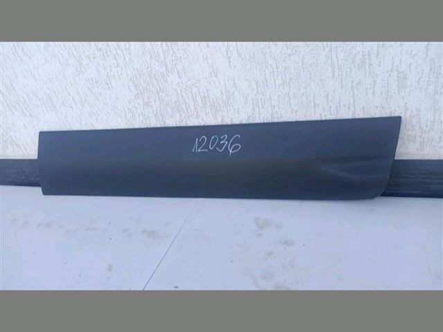 bontott FORD KUGA Jobb első Ajtó Díszléc