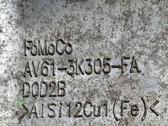 bontott FORD KUGA Jobb első Féltengely Tartó