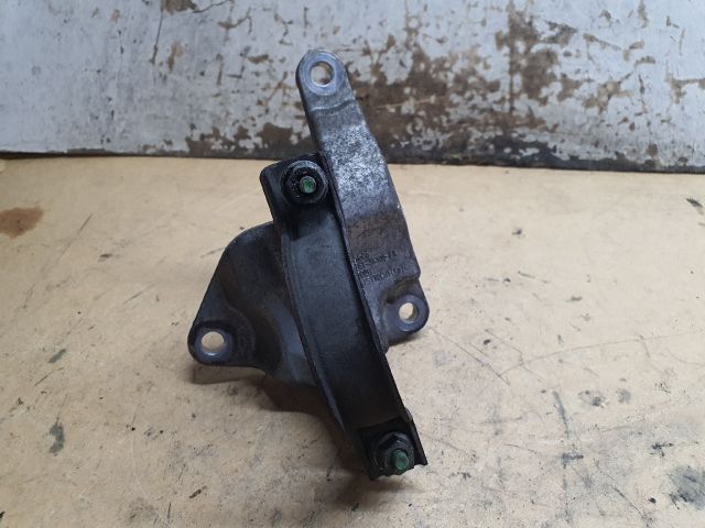 bontott FORD KUGA Jobb első Féltengely Tartó