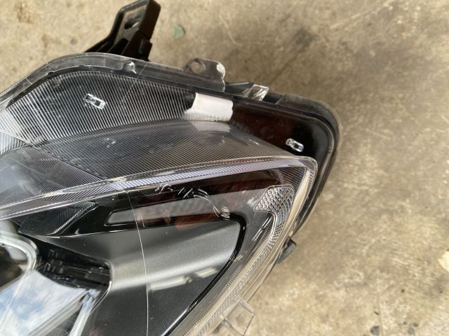 bontott FORD KUGA Jobb első Lámpabúra