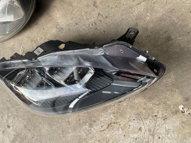 bontott FORD KUGA Jobb első Lámpabúra