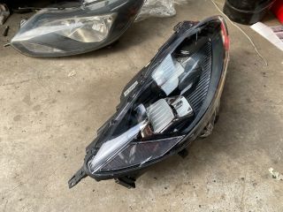 bontott FORD KUGA Jobb első Lámpabúra