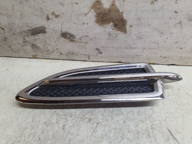 bontott FORD KUGA Jobb első Sárvédő Díszléc