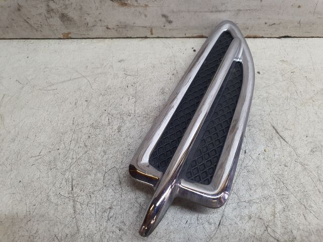 bontott FORD KUGA Jobb első Sárvédő Díszléc