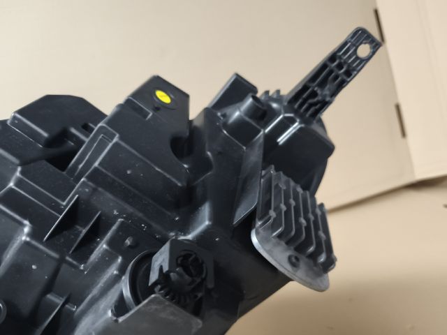 bontott FORD KUGA Jobb Fényszóró