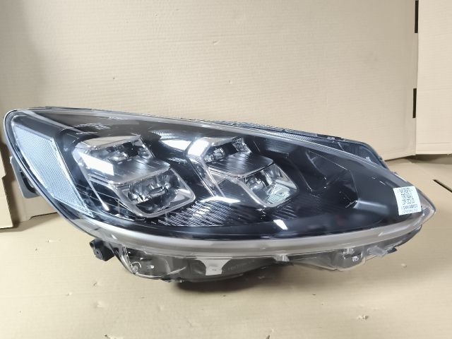 bontott FORD KUGA Jobb Fényszóró