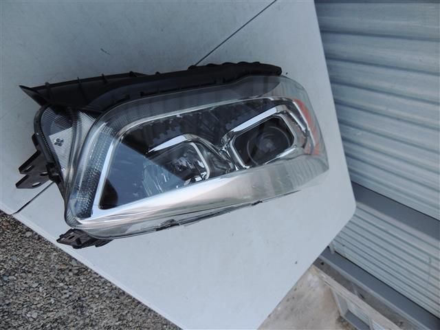 bontott FORD KUGA Jobb Fényszóró