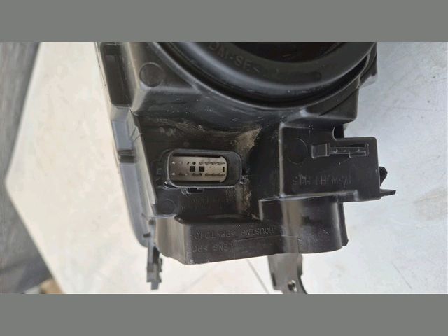 bontott FORD KUGA Jobb Fényszóró