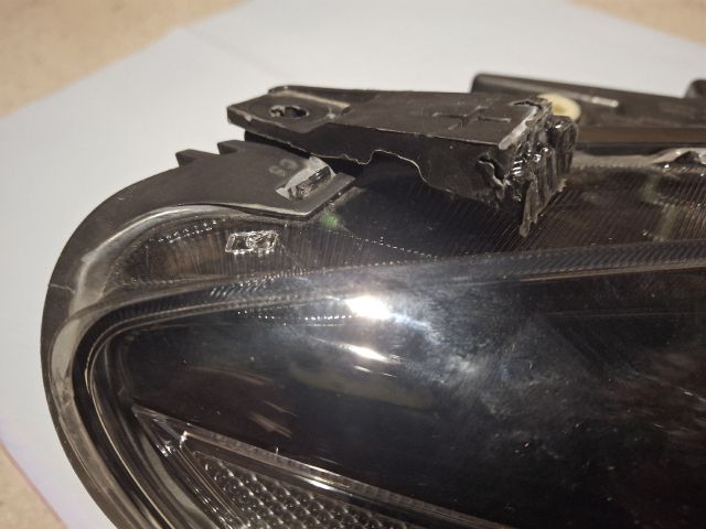 bontott FORD KUGA Jobb Fényszóró