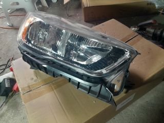 bontott FORD KUGA Jobb Fényszóró