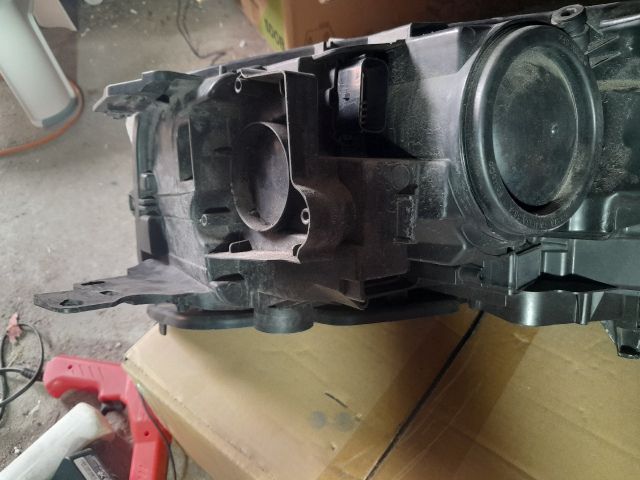 bontott FORD KUGA Jobb Fényszóró