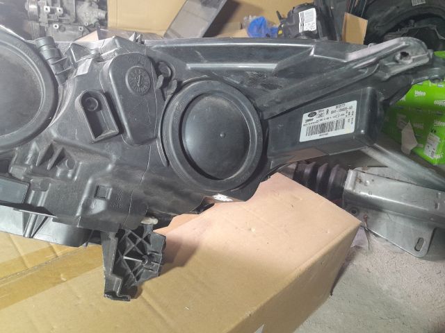 bontott FORD KUGA Jobb Fényszóró