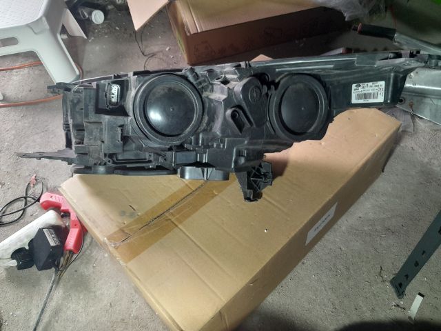 bontott FORD KUGA Jobb Fényszóró