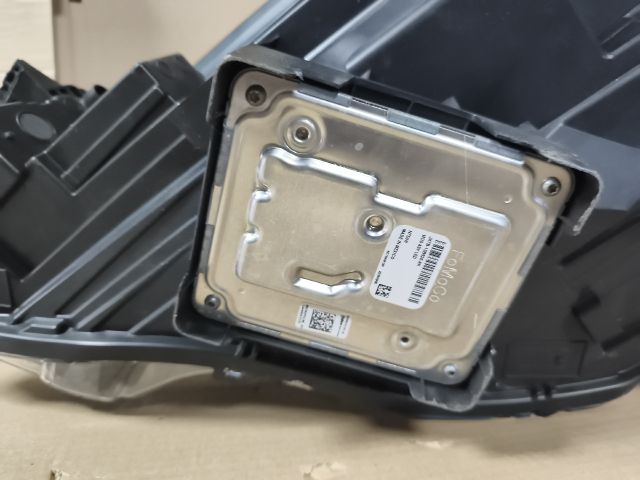 bontott FORD KUGA Jobb Fényszóró