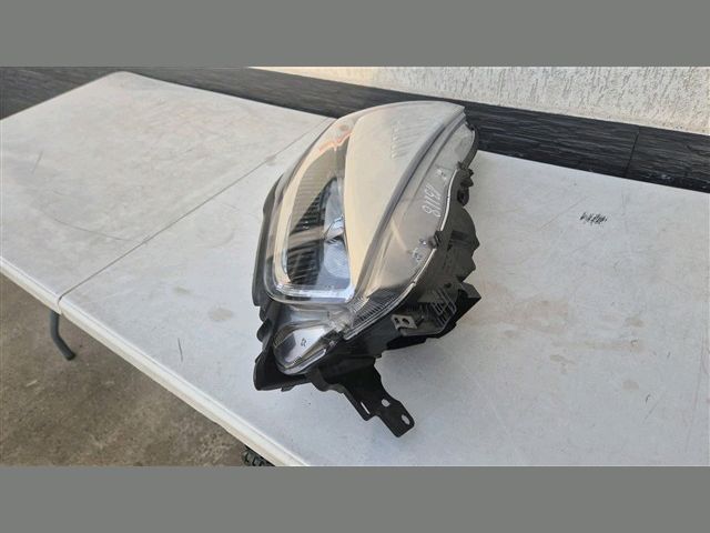 bontott FORD KUGA Jobb Fényszóró