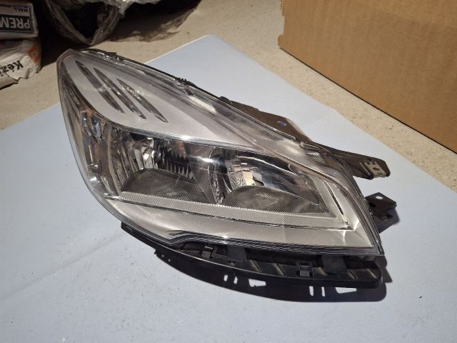 bontott FORD KUGA Jobb Fényszóró