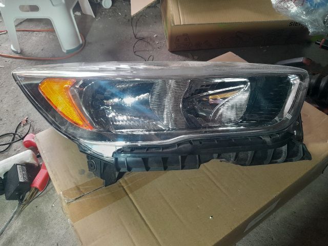 bontott FORD KUGA Jobb Fényszóró