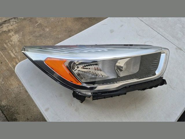 bontott FORD KUGA Jobb Fényszóró