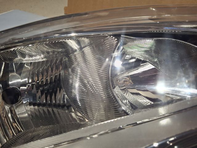 bontott FORD KUGA Jobb Fényszóró