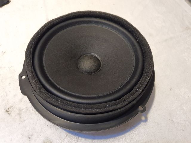 bontott FORD KUGA Jobb hátsó Hangszóró