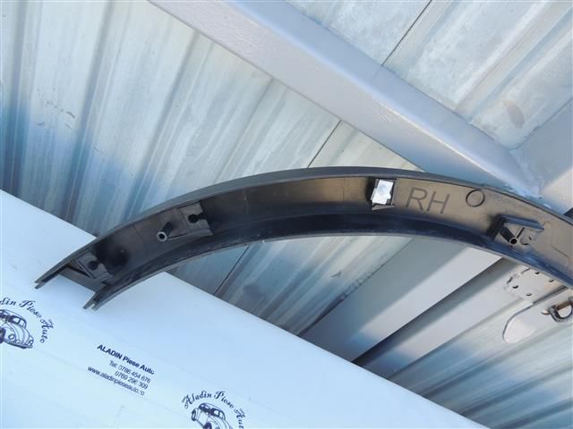 bontott FORD KUGA Jobb hátsó Sárvédő Díszléc