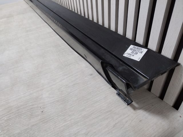 bontott FORD KUGA Jobb Küszöb