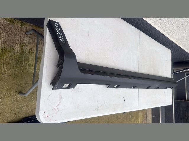 bontott FORD KUGA Jobb Küszöb