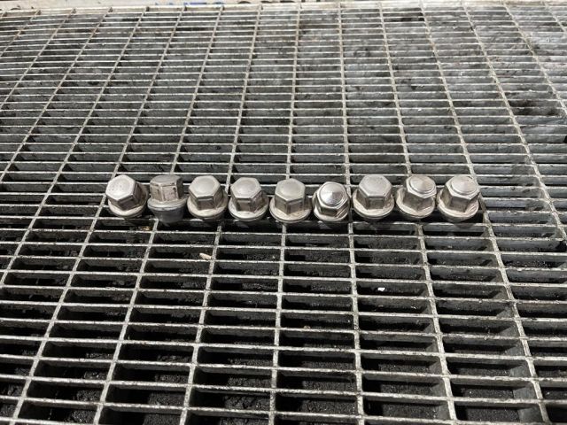 bontott FORD KUGA Kerék Csavar Szett