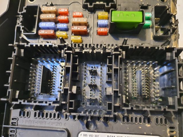 bontott FORD KUGA Komfort Elektronika