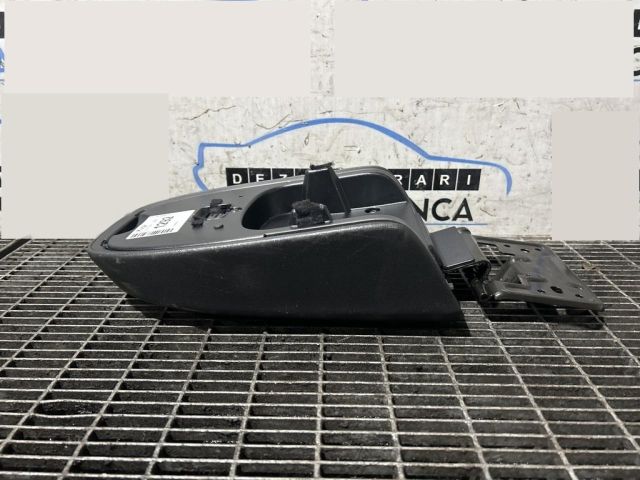 bontott FORD KUGA Könyöklő