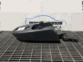 bontott FORD KUGA Könyöklő