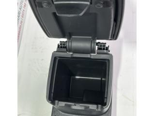 bontott FORD KUGA Könyöklő