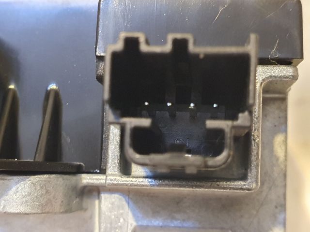 bontott FORD KUGA Kormányzár (Elektromos)