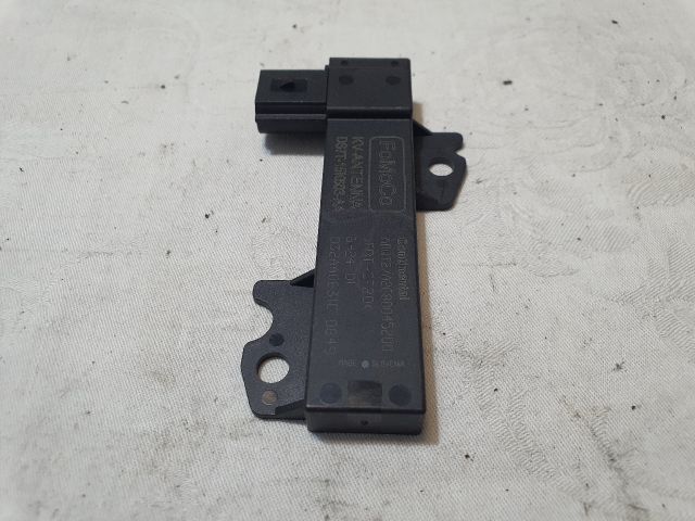 bontott FORD KUGA Központizár Antenna