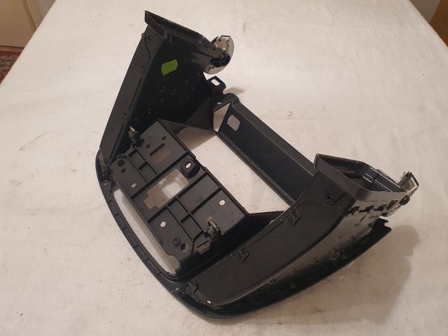 bontott FORD KUGA Multifunkciós Kijelző Keret