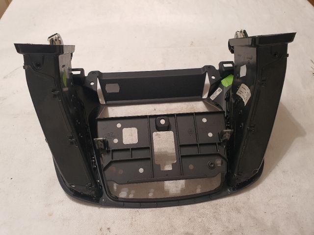 bontott FORD KUGA Multifunkciós Kijelző Keret