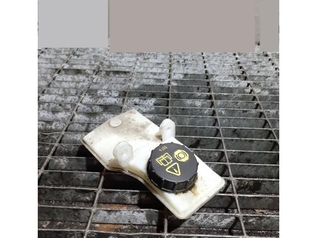 bontott FORD KUGA Szervóolaj Tartály