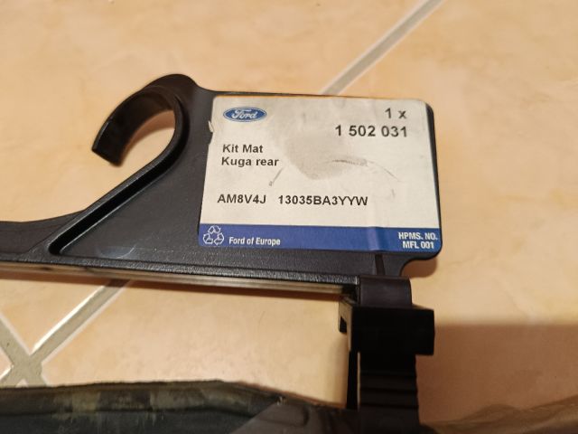 bontott FORD KUGA Szőnyeg Szett