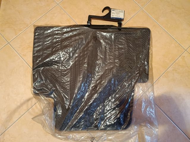 bontott FORD KUGA Szőnyeg Szett