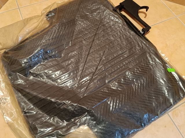 bontott FORD KUGA Szőnyeg Szett