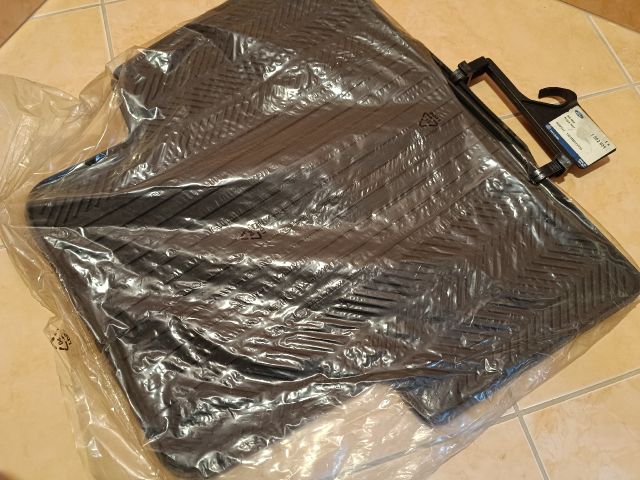 bontott FORD KUGA Szőnyeg Szett