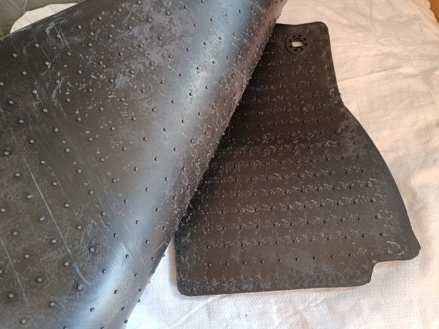 bontott FORD KUGA Szőnyeg Szett