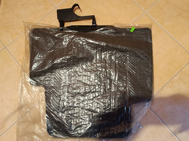 bontott FORD KUGA Szőnyeg Szett